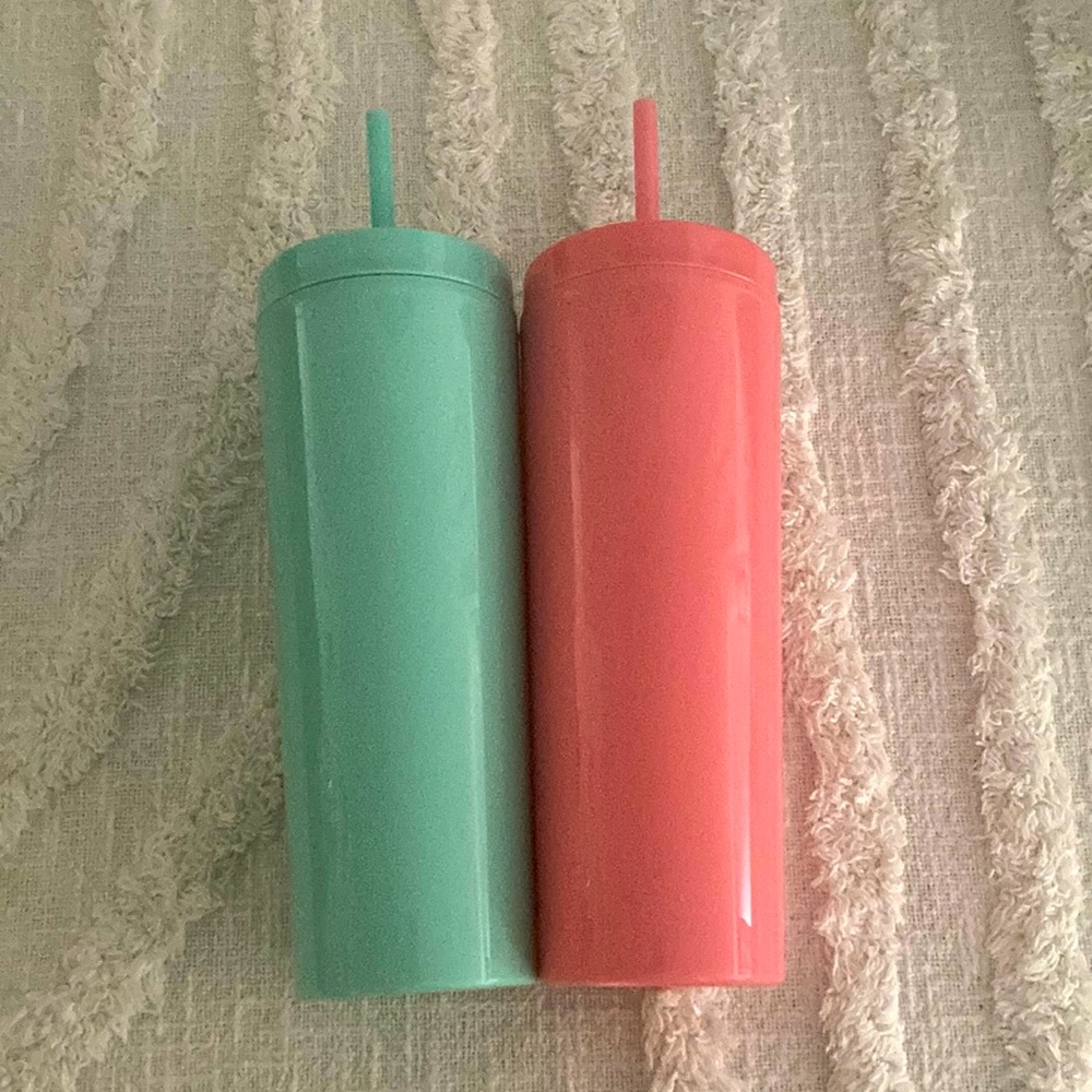 Brand-new blue and pink water bottles with straws